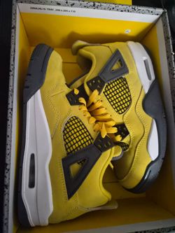 Retro 4 Jordan's Yellow