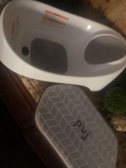 Soak bathtub and puj knee support