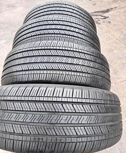 235/55/20 Goodyear šš Vendo un set de llantas con 80% de vida las 4 šš