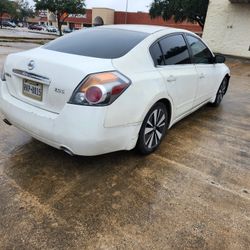 2010 ALTIMA ONLY 140000 MILES GAS SAVER