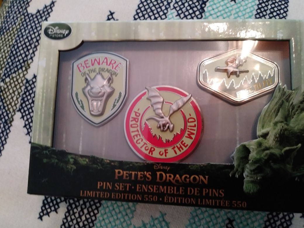 Disney Limited Edition Pete's Dragon Set LE 550