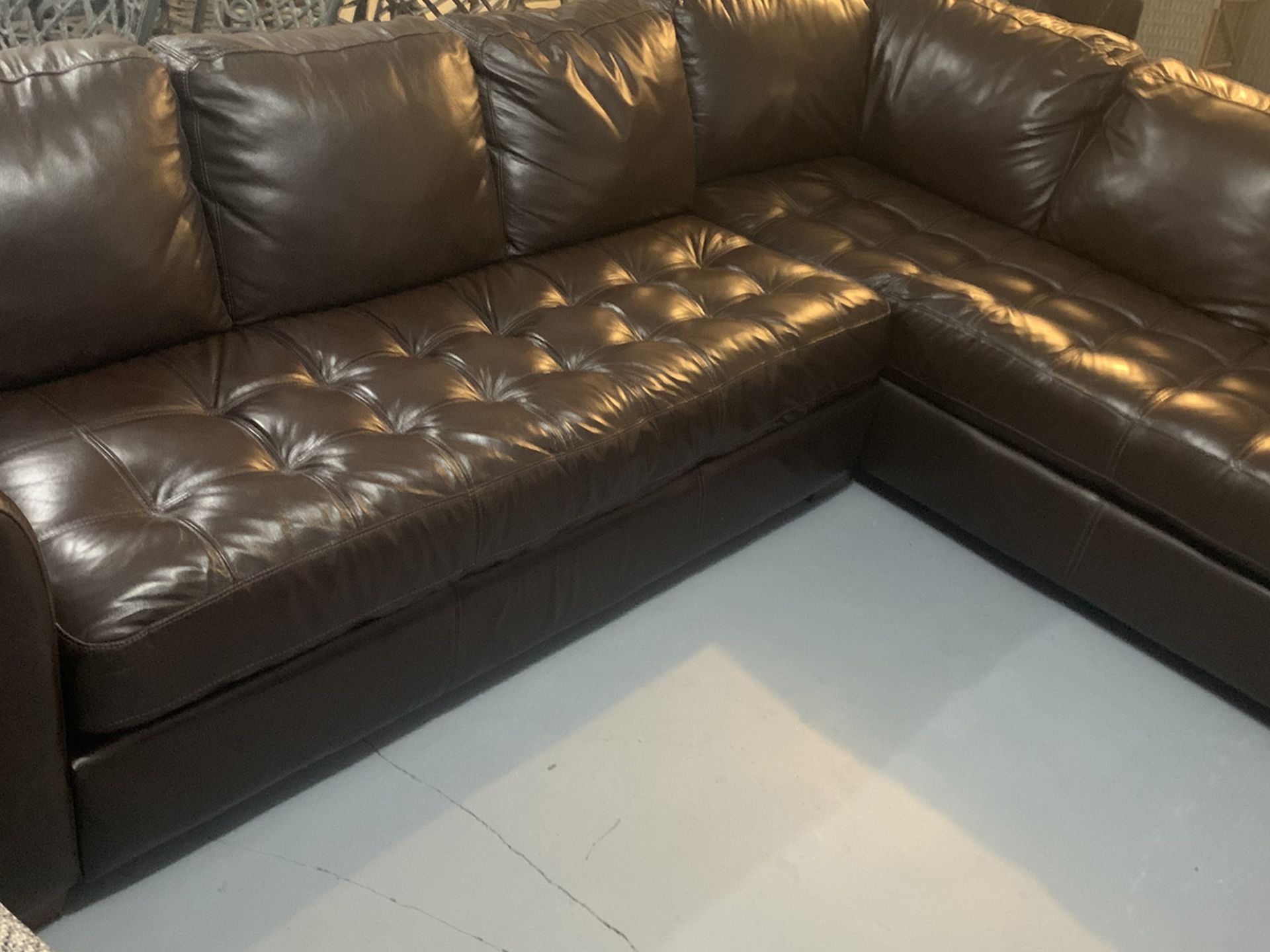 FREE DELIVERY! Leather sectional Raymour and Flanagan. Perfect Condition