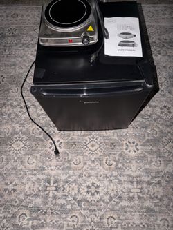 Mini Refrigerator & freezer with  Electric cooktop