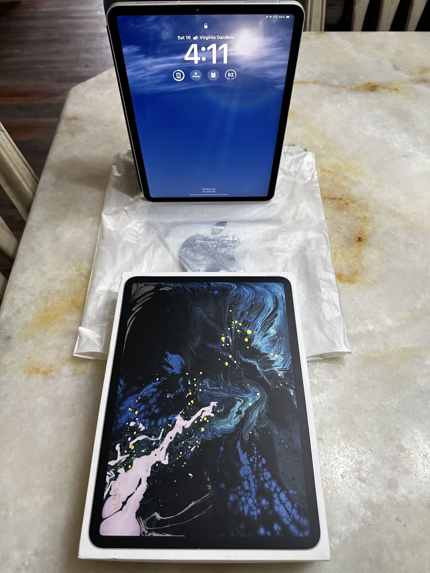 Apple π iPad Pro 11 Inch - 64gb WiFi + Cellular Unlocked A2013 - Mint - Box & Apple π Case