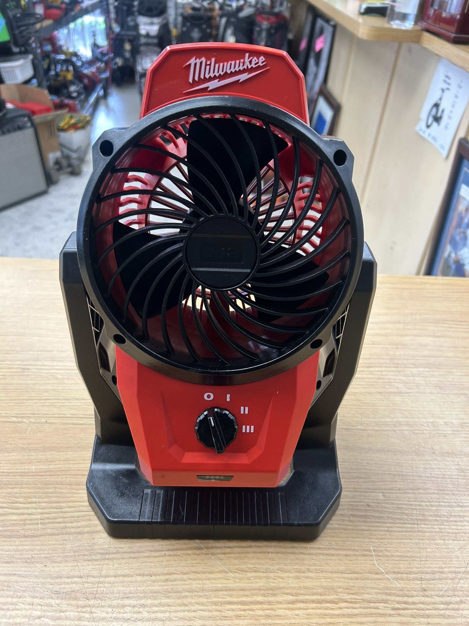 Milwaukee 0820-20 M12 3-Speed Cordless Jobsite Fan (Tool Only)