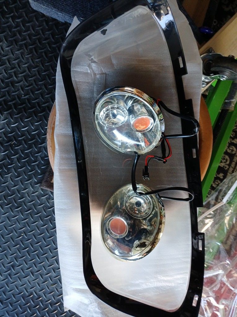 Windshield and lights https://offerup.com/redirect/?o=RWxlY3RyaWMuUEFSVFM= Minnie car