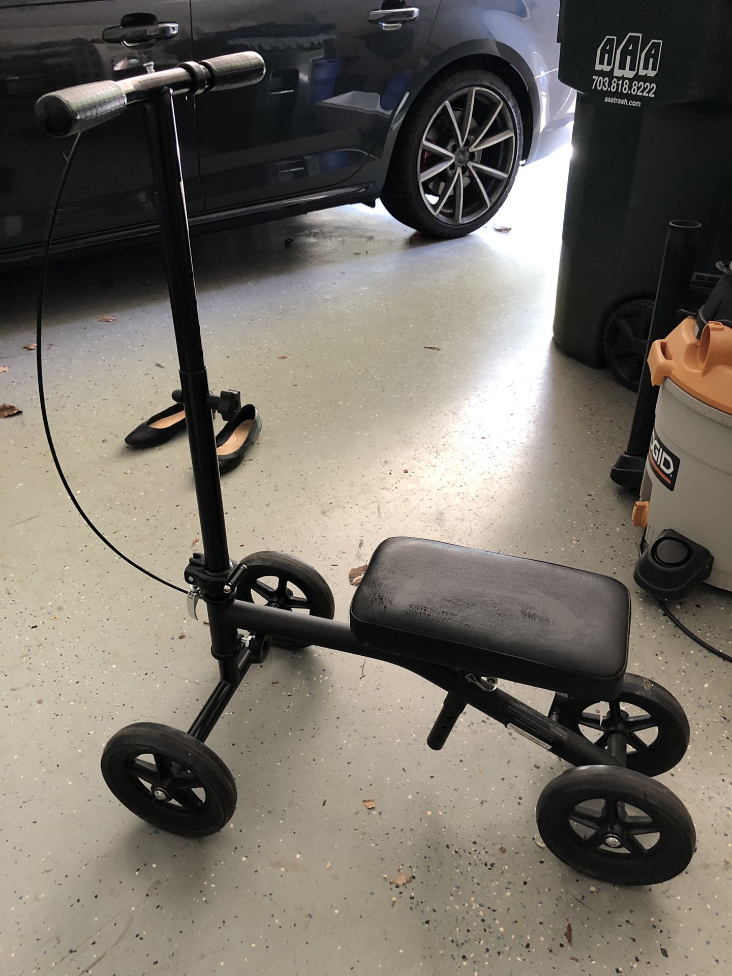 Knee scooter for injured leg