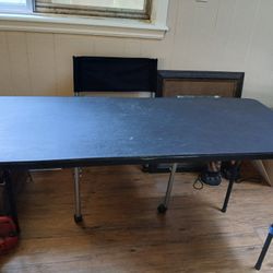 Desk w/rolling chair
