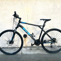 GT aggressor pro Bike, XL triple triangle design frame, Double walls rims size 700c, fit rides 5’9”-6’5”, Special for tallers