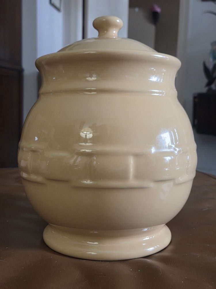 Longaberger S/P Shakers & Caddy and Large Canister with Lid in Woven Traditional Butternut Pattern $85 FIRM