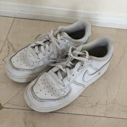 Girls White Nike Size 2