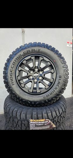 17" FORD F150 OEM rims w/ 32" Ridgecrawler RT tires