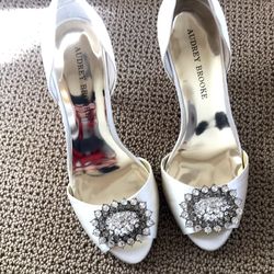 NEW! Audrey Brooke Ivory Satin Embellished Pumps