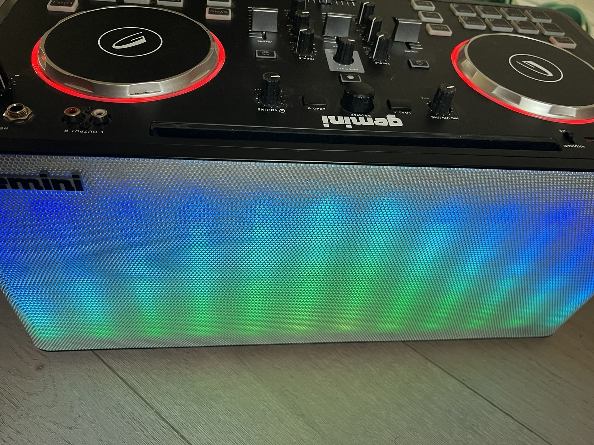 $180 Gemini MIX2GO Pro portable Bluetooth speaker and turntable