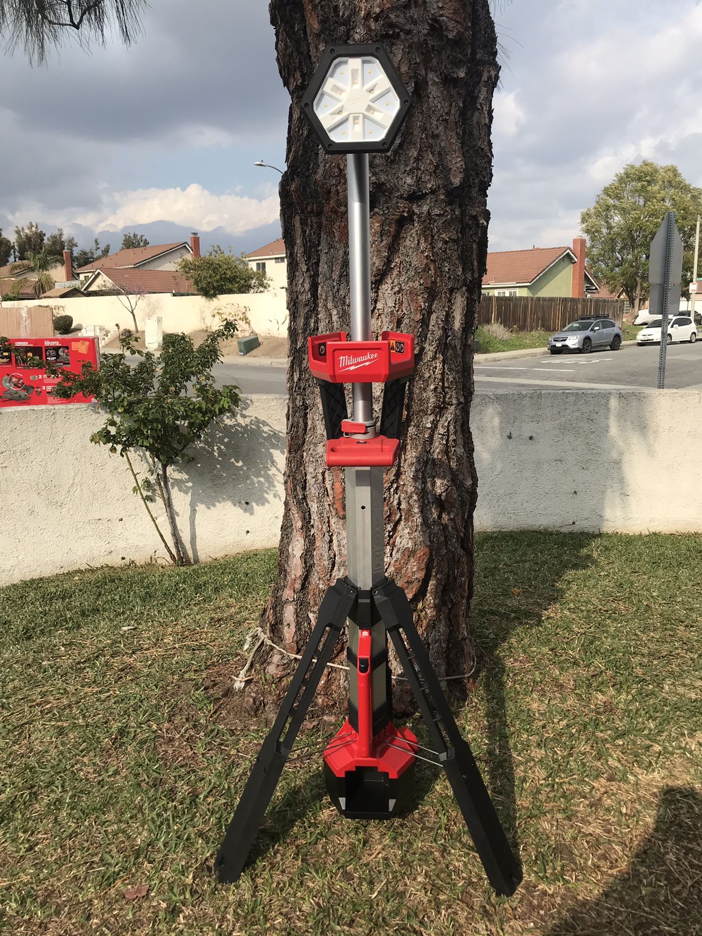 🧰Milwaukee M18 18-Volt Lithium-Ion Cordless Rocket Dual Power Tower Light (Tool-Only)🧰