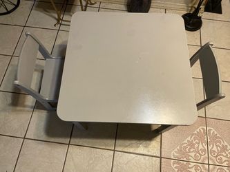 Kids Table and Chairs