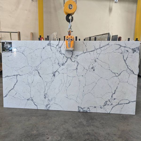 CALACATTA LAGO™ Jumbo sized Slabs, Natural Premium Quartz MSI for Sale