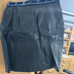Woman’s Wilson Leather Skirt  -  Size 6