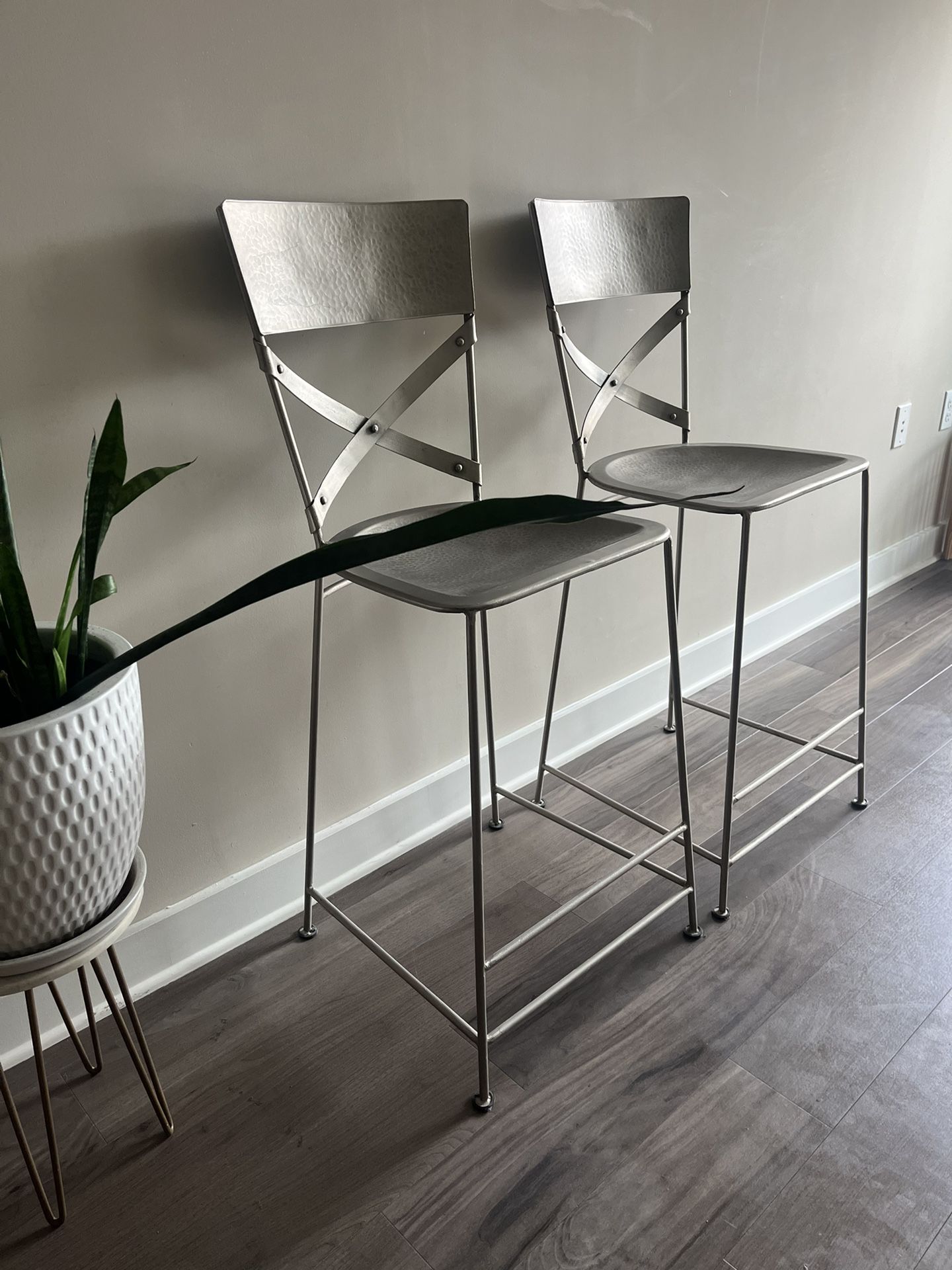 Metallic Counter/ Bar Chairs Set 