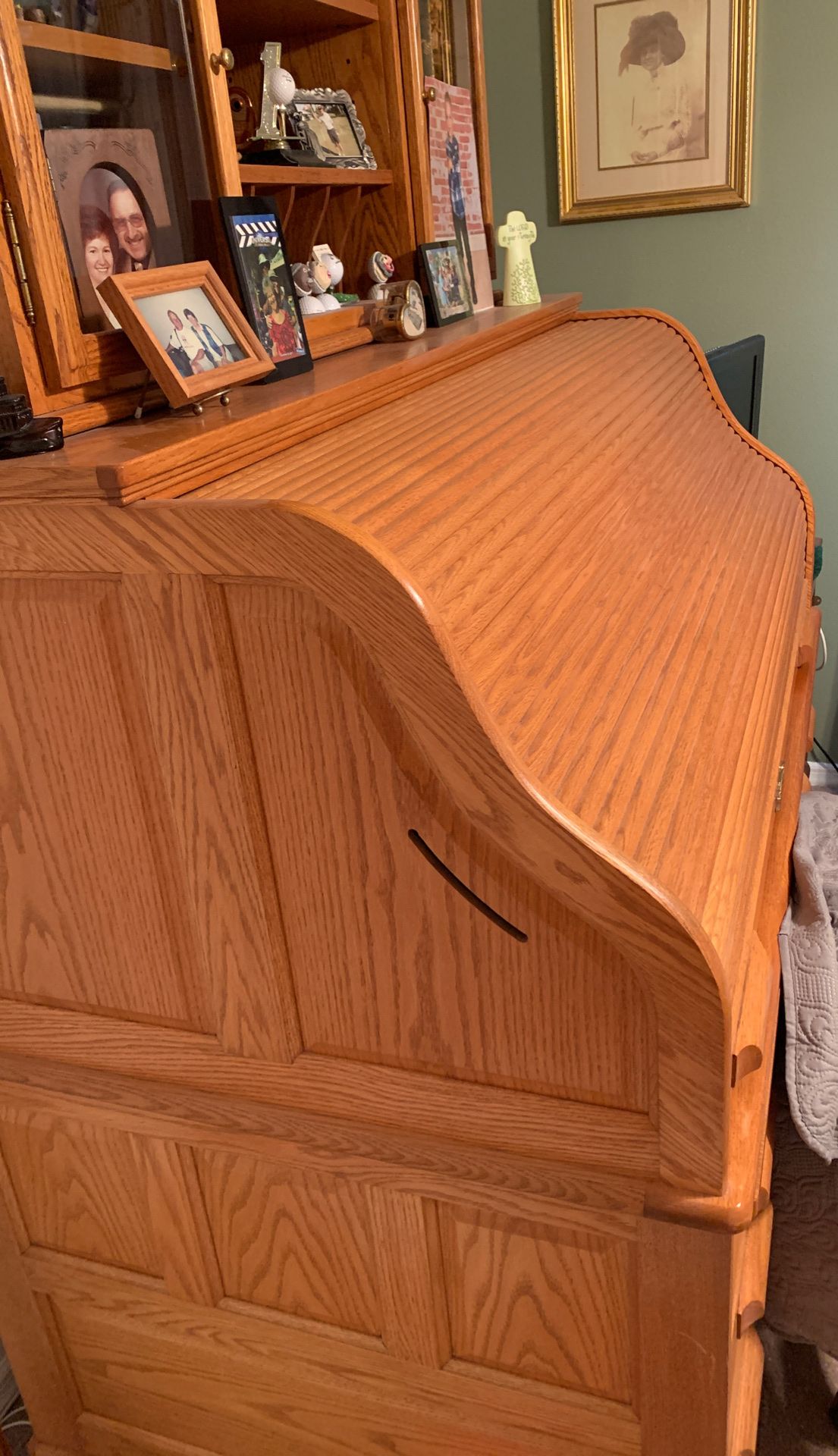 Winner’s only solid oak desk.