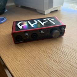 Focusrite Scarlett 2i2 interface