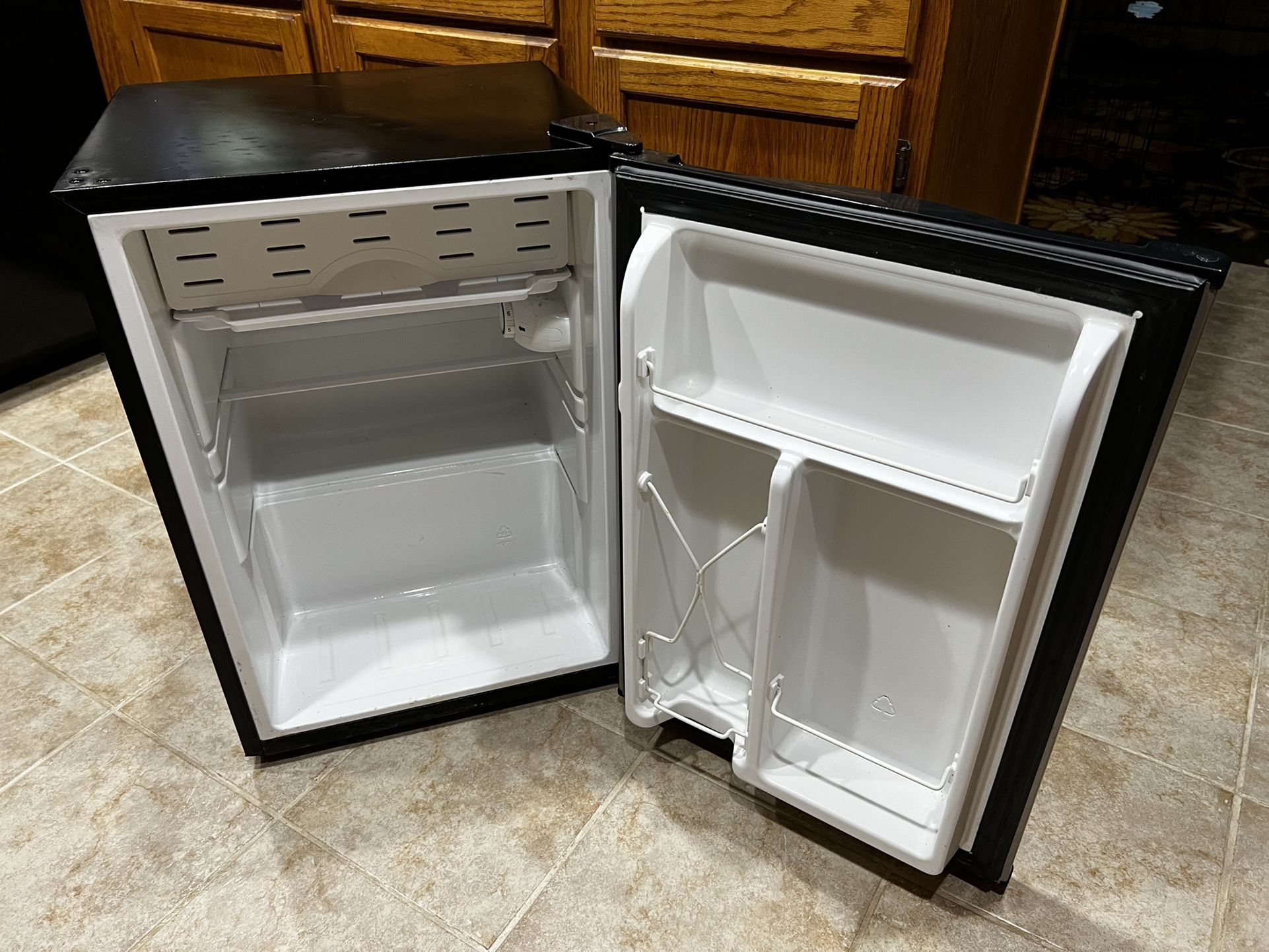 Emerson Compact Refrigerator for Sale in Woodinville, WA OfferUp