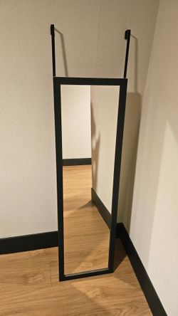 Mirror that can be hung on the door