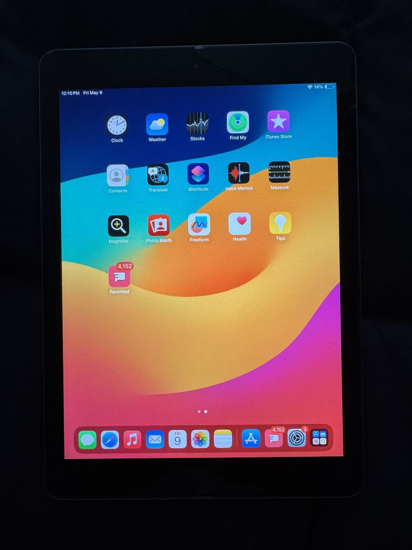 Brand New Apple iPad - 32gb - 9.7in - Grey