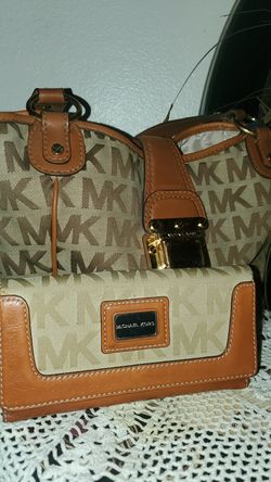 MICHAEL KORS PURSE AND WALET