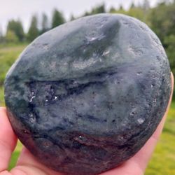 Nephrite Jade Palm Viewing Stone
