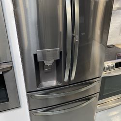 Black Stainless Steel 23 Cu. Ft. Smart WiFi Enabled Counter Depth Refrigerator With Craft Ice Maker