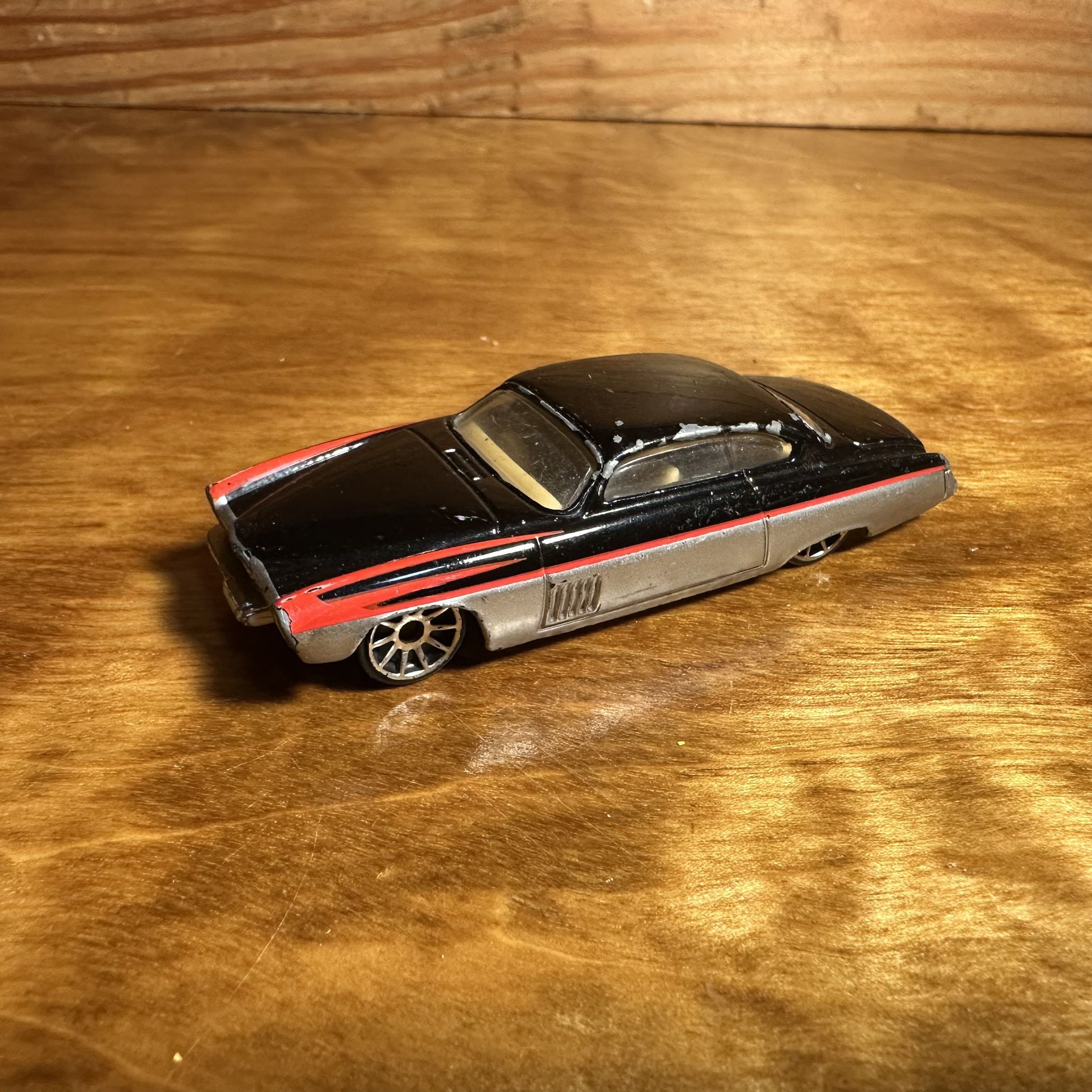 2002 HOT WHEELS FISH'D & CHIP'D BLACK & SILVER 1:64 DIECAST 3 1/8" CAR W/ RED