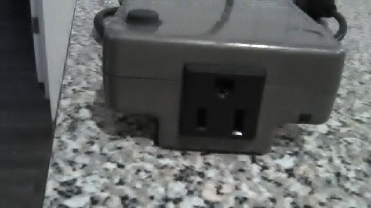 Small inverter.used for laptop in car