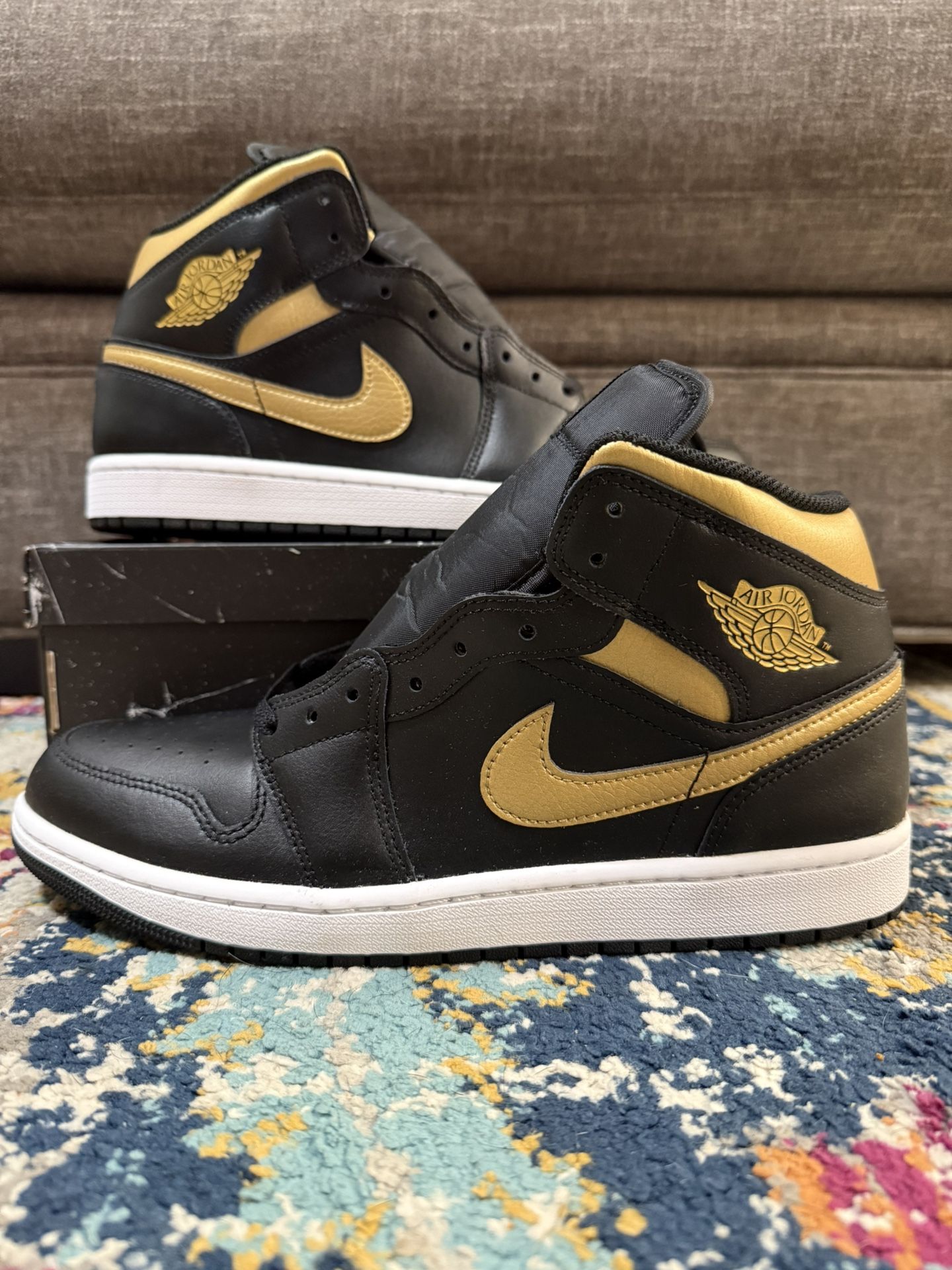 Nike Air Jordan 1 Mid “Black Metallic Gold”