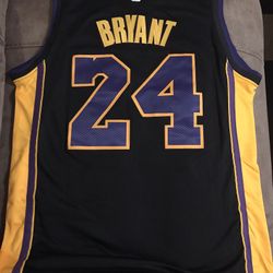 )Lakers Kobe Bryant jersey (stitched autograph