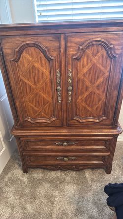 Armoire chest