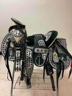 Nueva Montura charra bordada
