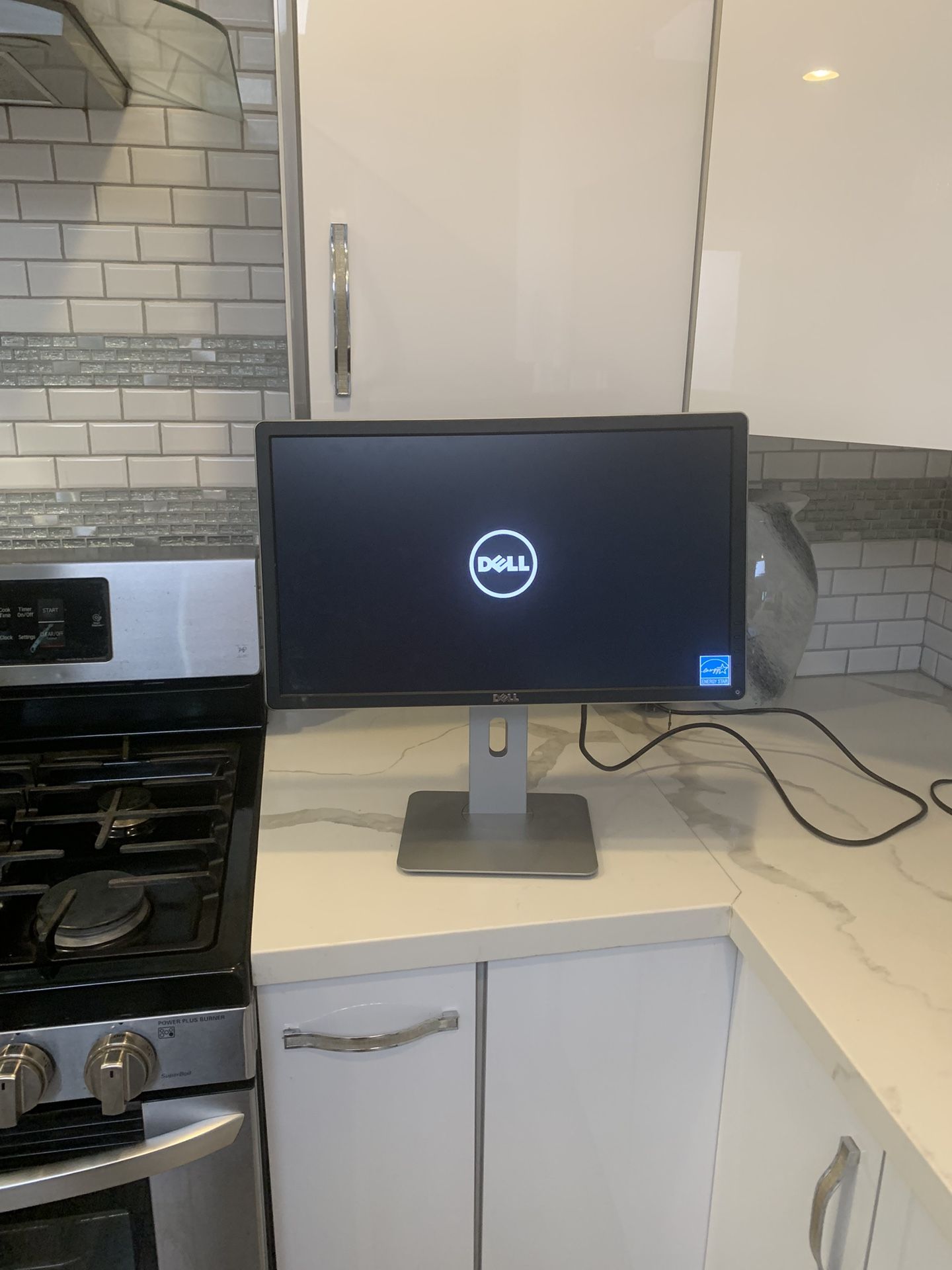 Dell Monitor 22 Inches With Display Port