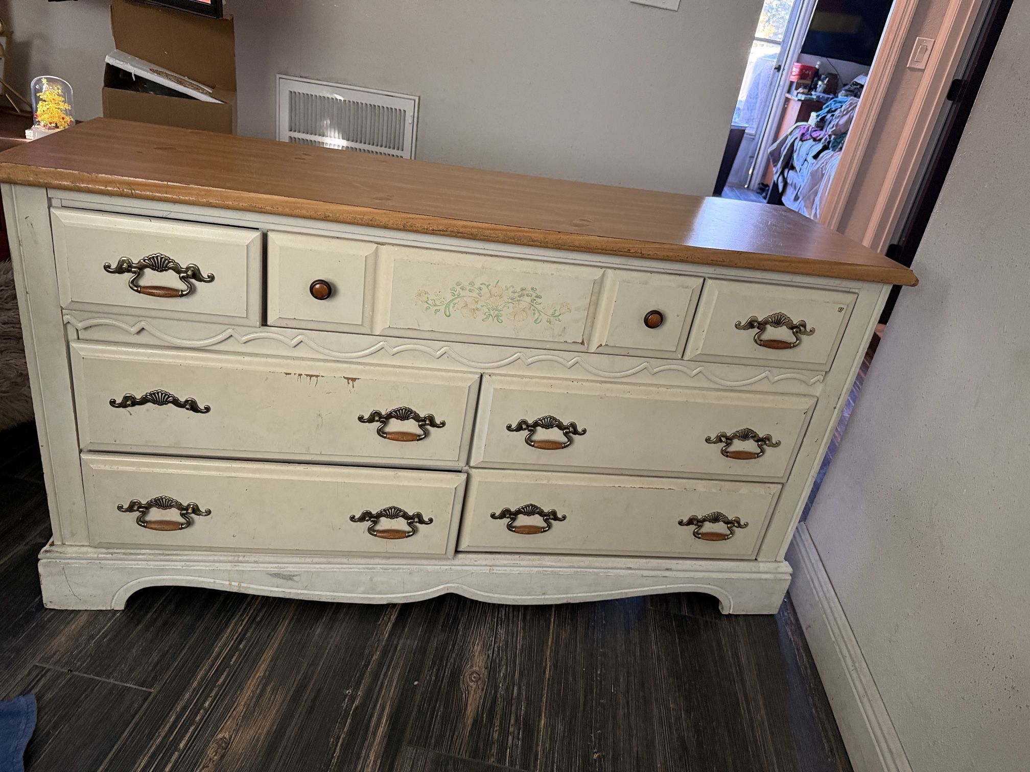 Free Princess Dresser