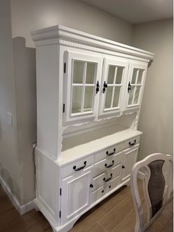 Beautiful kitchen hutch
