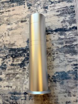 AromaTech AroMini BT  Scent Diffuser – Silver + The Hotel Oil – Complete Set