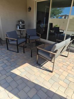 4 piece patio set almost new