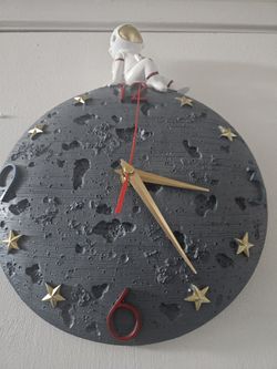 Brand New Silent Astronaut Clock