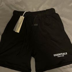 essentials black short 