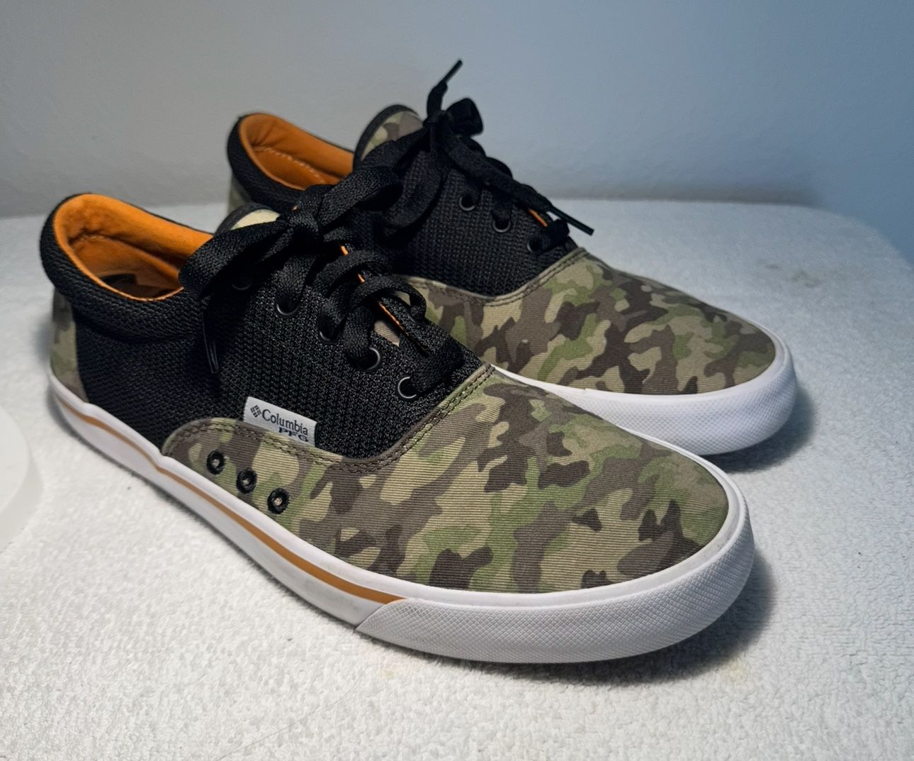 Columbia Men's Slack Tide Lace PFG Boat Shoe, Black/Gold Amber, 10.5