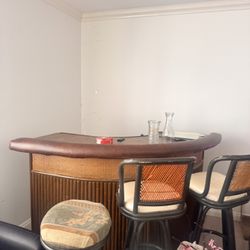BAR + BARSTOOLS 
