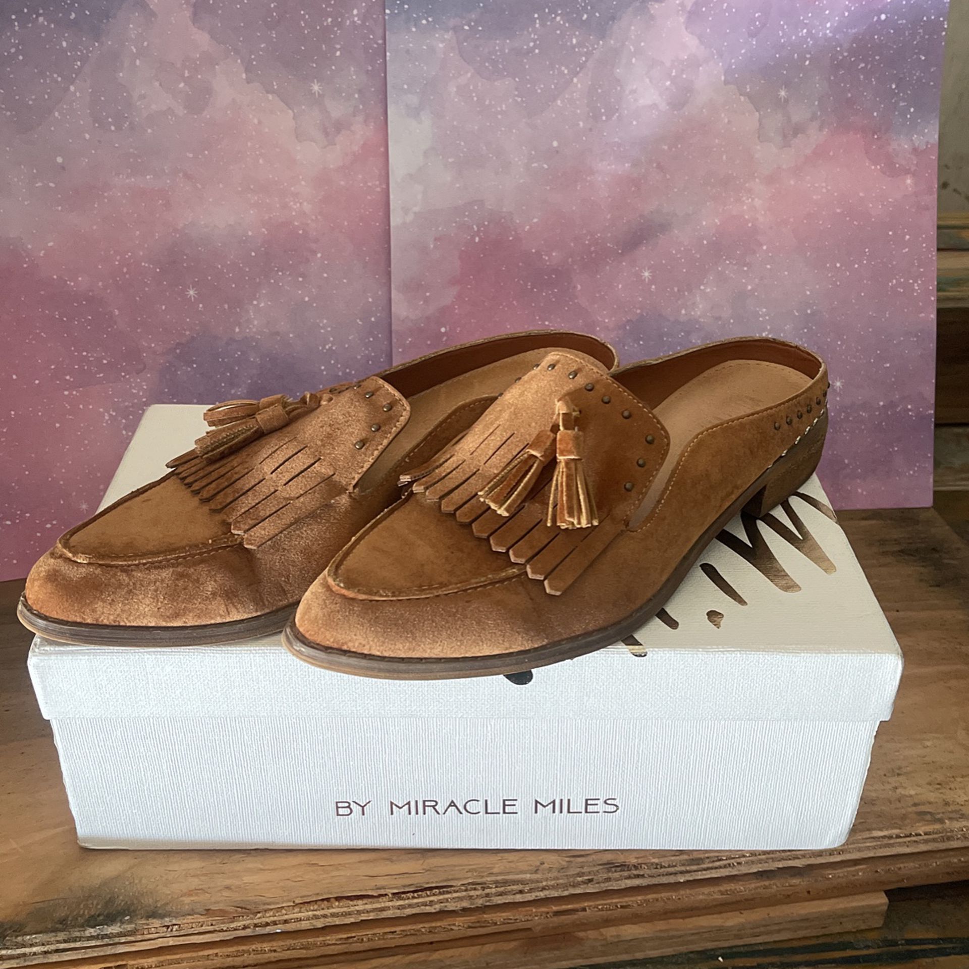 Womens classy https://offerup.com/redirect/?o=bWkuaW0= size 8 miracle miles loafers  mi i’m