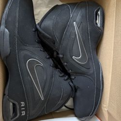 Brand New Nike Basketball Men’s Shoe Size 9 