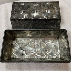 (3) Vintage/antique bread pans. Two Ovenex  Mid Century Starburst Pattern & one Bake king. 