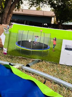 16 ft Trampoline with Safety Enclosure Net